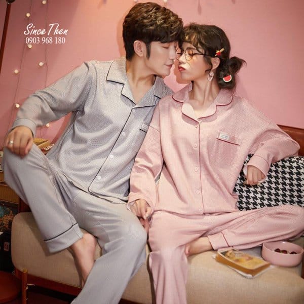 Vì chất liệu mềm mại, sang trọng và mát mẻ. Đồ ngủ thường được dệt từ loại lụa này